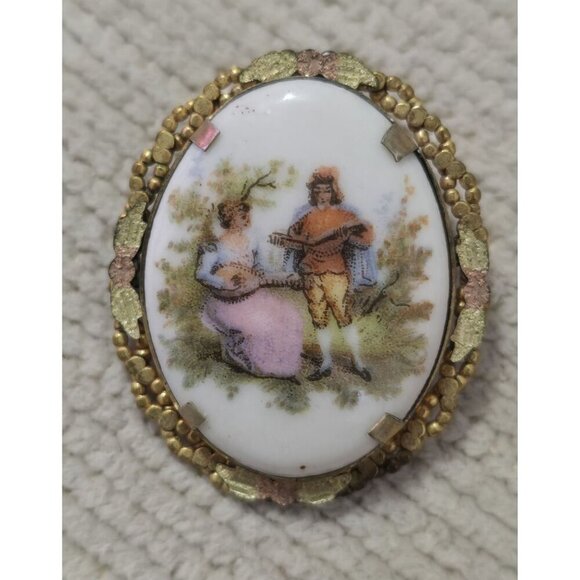 Vintage Porcelain Brooch/Pendant Courting Couple Scene & Ornate Gold-Tone Frame - Picture 1 of 7